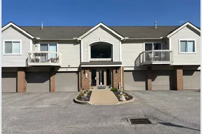 1411 Buckingham Gate Boulevard, Cuyahoga Falls, OH 44221 - Photo 1