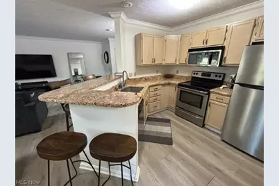 1411 Buckingham Gate Boulevard, Cuyahoga Falls, OH 44221 - Photo 6
