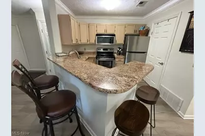 1411 Buckingham Gate Boulevard, Cuyahoga Falls, OH 44221 - Photo 8