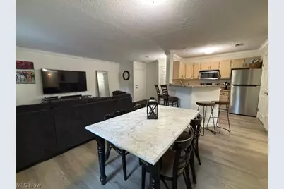 1411 Buckingham Gate Boulevard, Cuyahoga Falls, OH 44221 - Photo 4