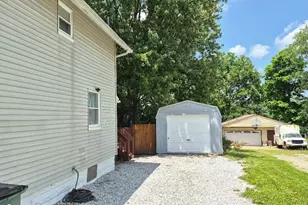 589 Highland Ave, Barberton, OH 44203 - Photo 6