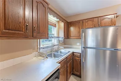1539 Overlook Drive, Akron, OH 44314 - Photo 10