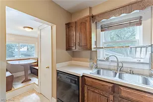 1539 Overlook Dr, Akron, OH 44314 - Photo 8