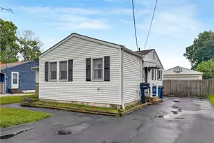 34502 Beachpark Dr, Eastlake, OH 44095 - Photo 2