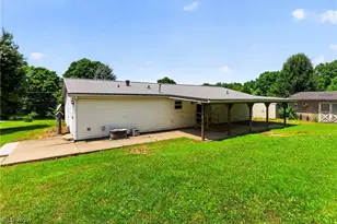 4926 Adams Rd, East Palestine, OH 44413 - Photo 14