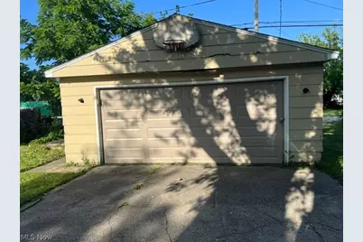 2407 Livingston Avenue, Lorain, OH 44052 - Photo 2