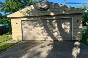 2407 Livingston Ave, Lorain, OH 44052 - Photo 2
