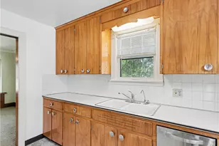 1458 Breiding Rd, Akron, OH 44310 - Photo 6