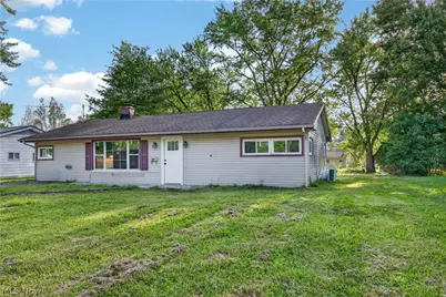 2476 Amberly Drive, Youngstown, OH 44511 - Photo 2