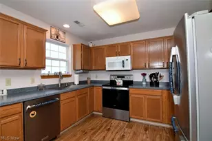 702 Jonquil Ln, Madison, OH 44057 - Photo 4