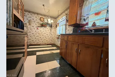 2544 Gilbert Avenue NE, Canton, OH 44705 - Photo 6