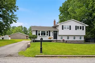 273 Blueberry Dr, Columbiana, OH 44408 - Photo 2