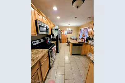 1585 Kingsley Avenue, Akron, OH 44313 - Photo 2