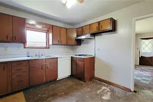 603 Poplar Ave, Williamstown, WV 26187 - Photo 8