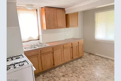 627 Roscoe Avenue, Akron, OH 44306 - Photo 14