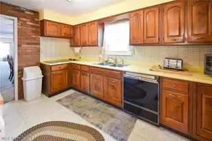 2696 Christensen Ave, Akron, OH 44314 - Photo 16