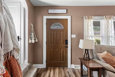 614 Hickory Street, Martins Ferry, OH 43935 - Photo 6