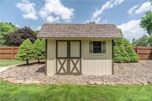 8359 Stoney Creek Dr, Youngstown, OH 44512 - Photo 6