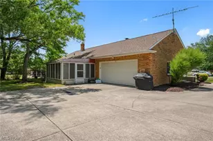 2075 Heatherlane Dr, Grandview Heights, OH 44147 - Photo 42