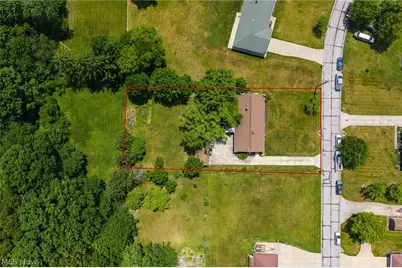 2075 Heatherlane Drive, Grandview Heights, OH 44147 - Photo 2