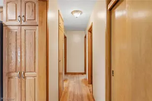 2075 Heatherlane Dr, Grandview Heights, OH 44147 - Photo 22