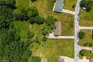 2075 Heatherlane Dr, Grandview Heights, OH 44147 - Photo 2
