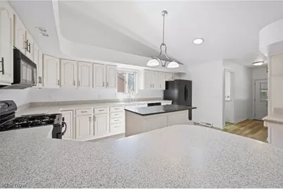 3721 Mercedes Place #10, Canfield, OH 44406 - Photo 8