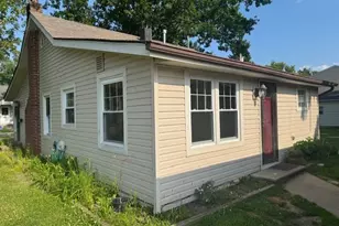 856 Peach Blvd, Willoughby, OH 44094 - Photo 2