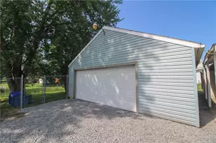 2327 Bel Aire Ln, Youngstown, OH 44514 - Photo 22