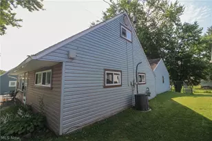2327 Bel Aire Ln, Youngstown, OH 44514 - Photo 26