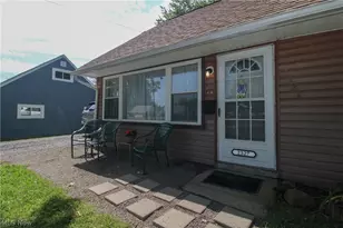 2327 Bel Aire Ln, Youngstown, OH 44514 - Photo 2