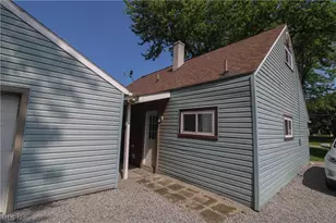 2327 Bel Aire Ln, Youngstown, OH 44514 - Photo 24