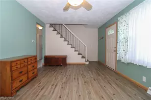 2327 Bel Aire Ln, Youngstown, OH 44514 - Photo 4