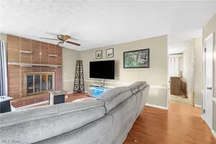 2253 Hivue Dr, Green, OH 44312 - Photo 4