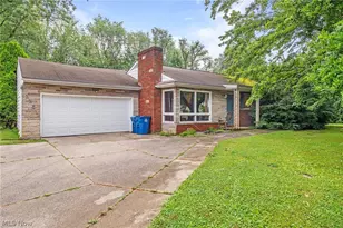 2253 Hivue Dr, Green, OH 44312 - Photo 2