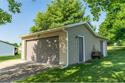 9412 Rohrland Street NW, Massillon, OH 44647 - Photo 8