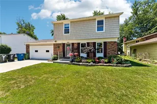 310 Bayshore Dr, Eastlake, OH 44095 - Photo 2