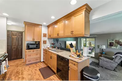 310 Bayshore Drive, Eastlake, OH 44095 - Photo 14