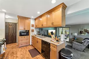 310 Bayshore Dr, Eastlake, OH 44095 - Photo 14