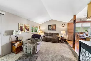 310 Bayshore Dr, Eastlake, OH 44095 - Photo 10