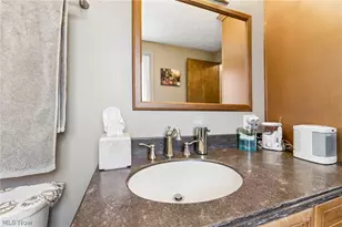 310 Bayshore Dr, Eastlake, OH 44095 - Photo 32