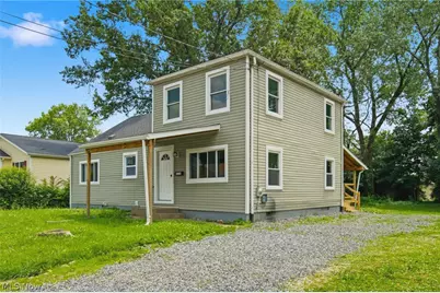 2116 25th Street NE, Canton, OH 44705 - Photo 2