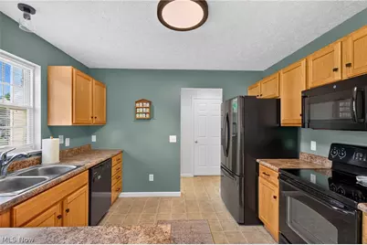 1938 Northgate Circle, Akron, OH 44320 - Photo 10