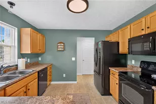 1938 Northgate Cir, Akron, OH 44320 - Photo 10