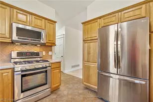 545 E Maple St, Hartville, OH 44632 - Photo 10
