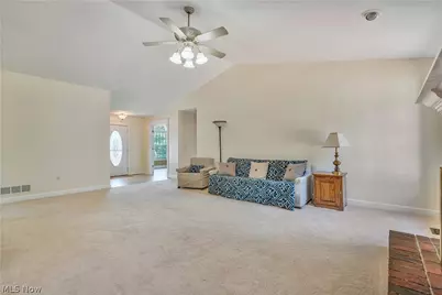 545 E Maple Street, Hartville, OH 44632 - Photo 8