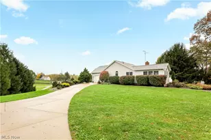 545 E Maple St, Hartville, OH 44632 - Photo 46