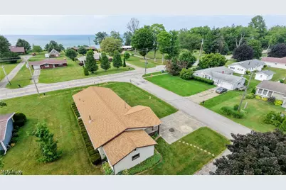 1099 Lake Road, Conneaut, OH 44030 - Photo 2