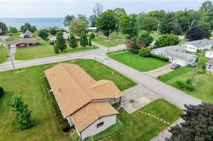 1099 Lake Rd, Conneaut, OH 44030 - Photo 2