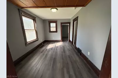 566 Sumner Street, Akron, OH 44311 - Photo 2